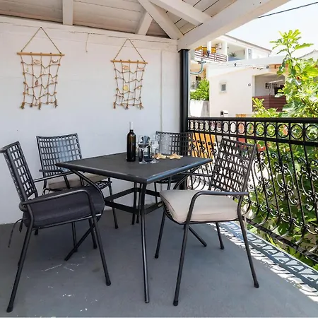 Apartment Rovanjska アパート *