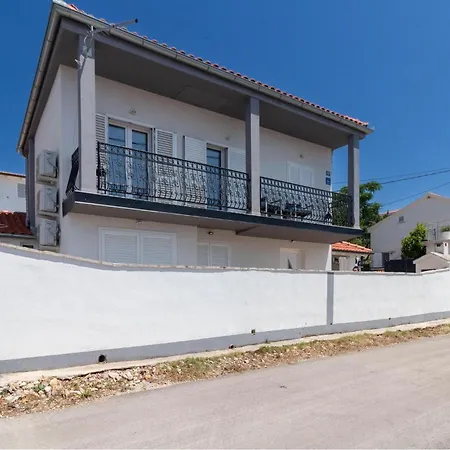 Apartment Rovanjska * ロバニスカ